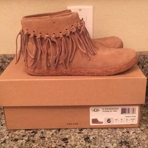 NIB UGG Fringed Moccasins